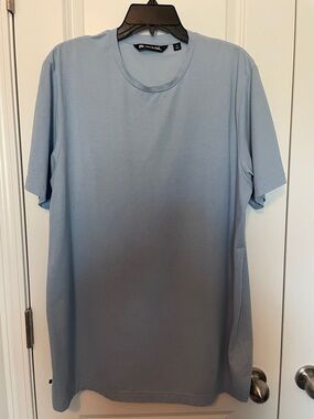 Travis Mathew light weight cotton base shirt